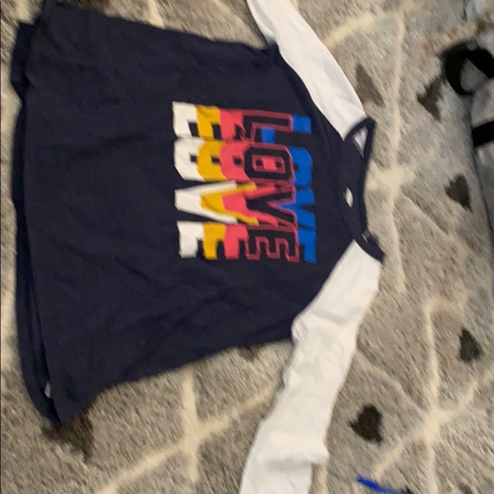 I am selling an Old Navy long sleeve t shirt